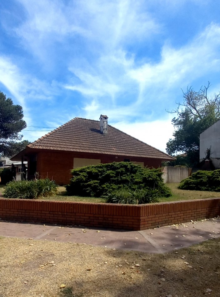 VENTA PARA EMPRENDIMIENTO EN ESQUINA CON LOTE Y CHALET. ZONA ALFAR