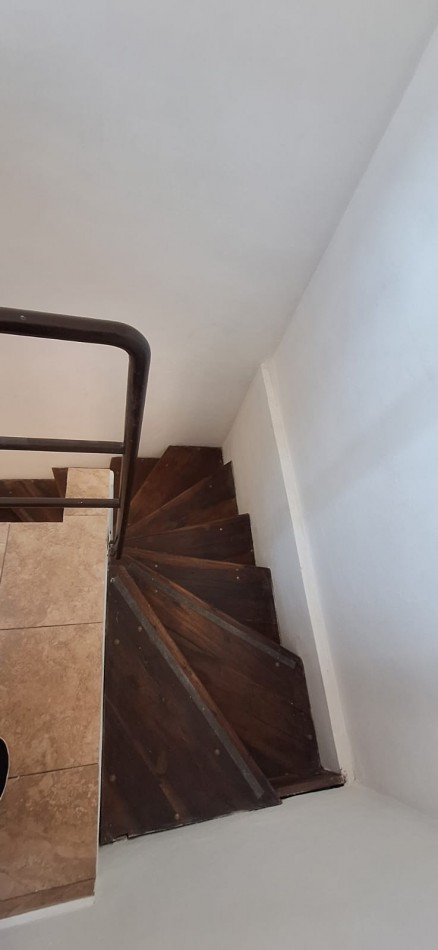 DEPARTAMENTO EN PH DE 2 AMBIENTES CON BALCON TERRAZA Y COCHERA.