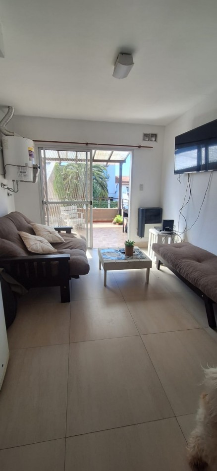 DEPARTAMENTO EN PH DE 2 AMBIENTES CON BALCON TERRAZA Y COCHERA.