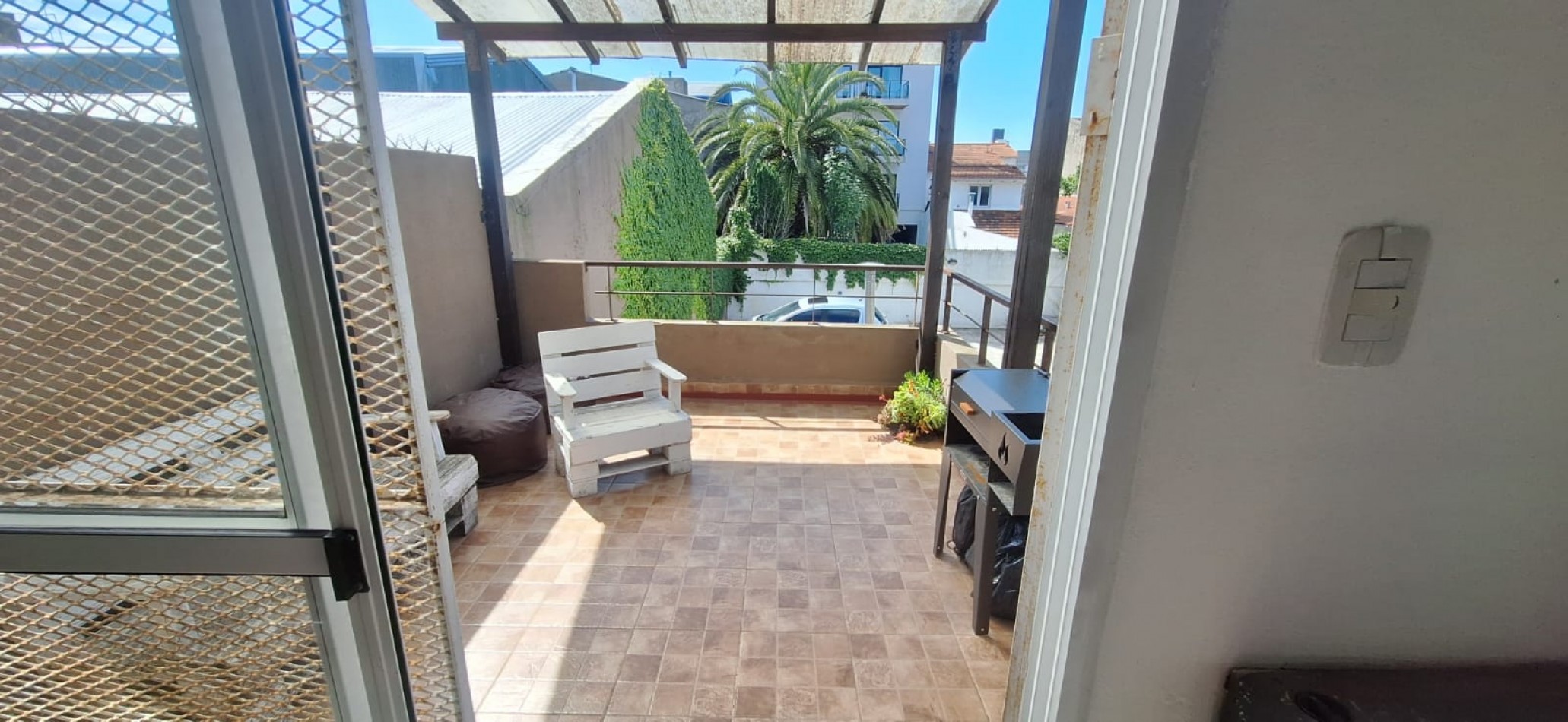 DEPARTAMENTO EN PH DE 2 AMBIENTES CON BALCON TERRAZA Y COCHERA.