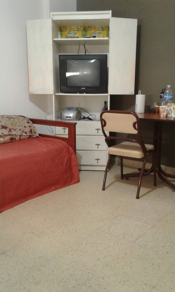 Venta Monoambiente contrafrente en el centro de Mar de Plata a 500 mts del mar. Todo amueblado.