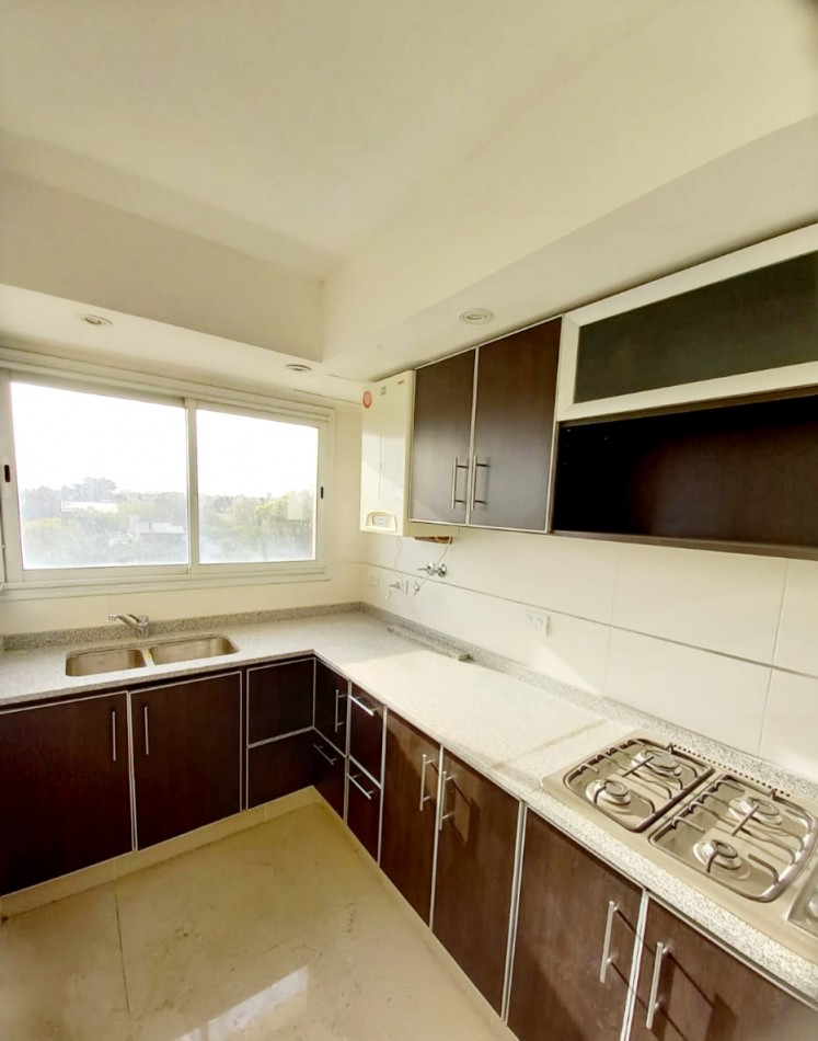 SEMIPISO 3 AMB EN VENTA MUY LUMINOSO Y DOBLE BALCON.