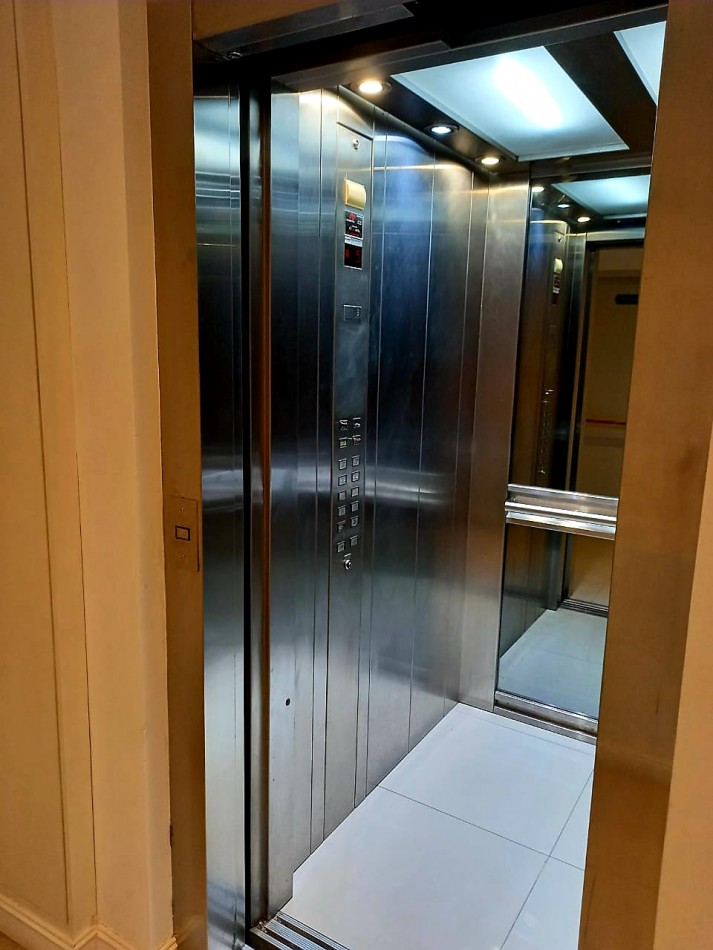 SEMIPISO 3 AMB EN VENTA MUY LUMINOSO Y DOBLE BALCON.