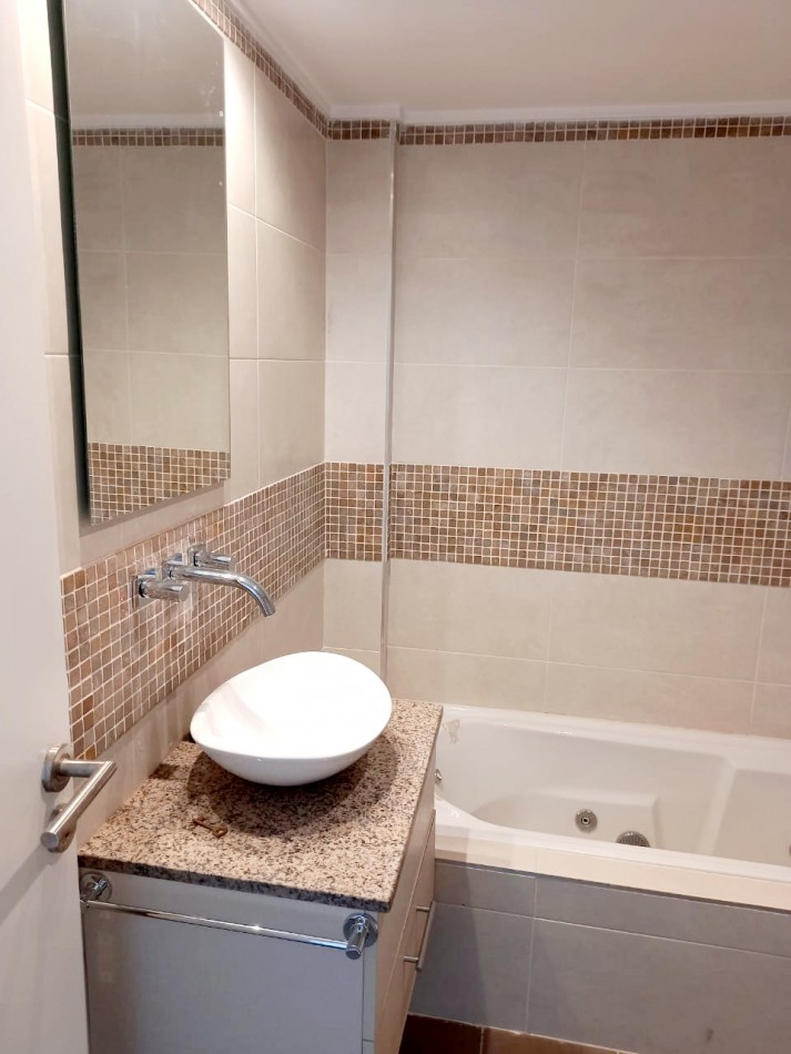 SEMIPISO 3 AMB EN VENTA MUY LUMINOSO Y DOBLE BALCON.