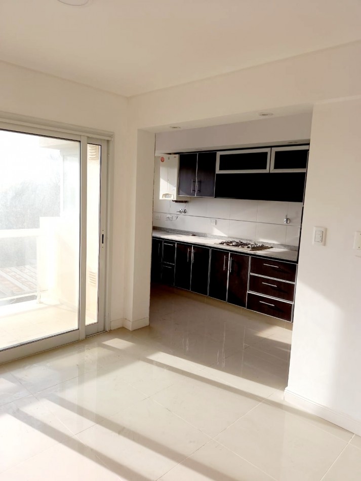 SEMIPISO 3 AMB EN VENTA MUY LUMINOSO Y DOBLE BALCON.