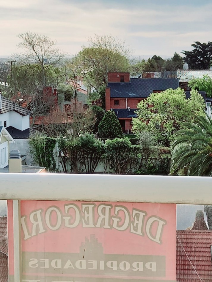 SEMIPISO 3 AMB EN VENTA MUY LUMINOSO Y DOBLE BALCON.