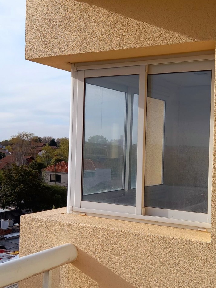 SEMIPISO 3 AMB EN VENTA MUY LUMINOSO Y DOBLE BALCON.