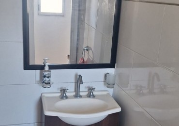 DEPARTAMENTO EN PH DE 2 AMBIENTES CON BALCON TERRAZA Y COCHERA.